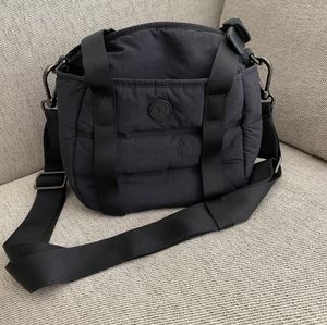 Lululemon bucket bag